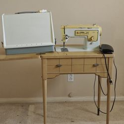 vintage Singer Stylist Model 413 electric sewing machine