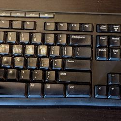 Wireless Logitech Keyboard (Y-R0015) And Mouse Combo