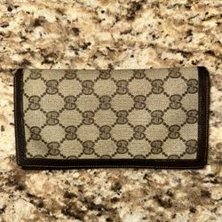 Gucci wallet/checkbook