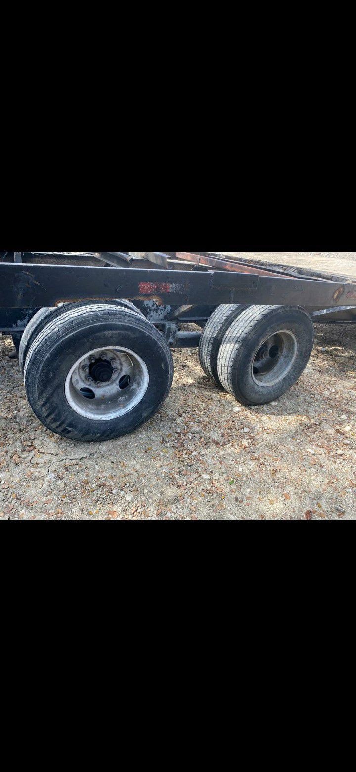 Gooseneck trailer Axles and wheels