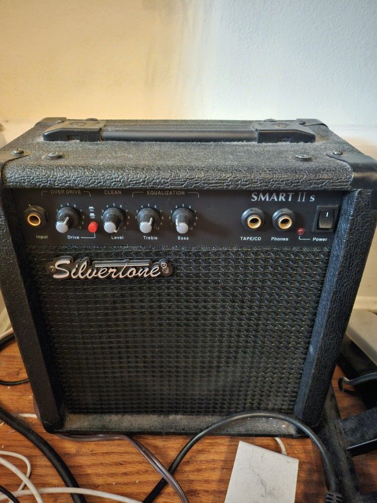Silvertone Smart IIs Guitar Portable Amp