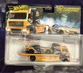 Hot Wheels Premium Car Culture Team Transport Papadakis Racing