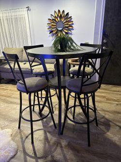 Rustic Table With Chairs