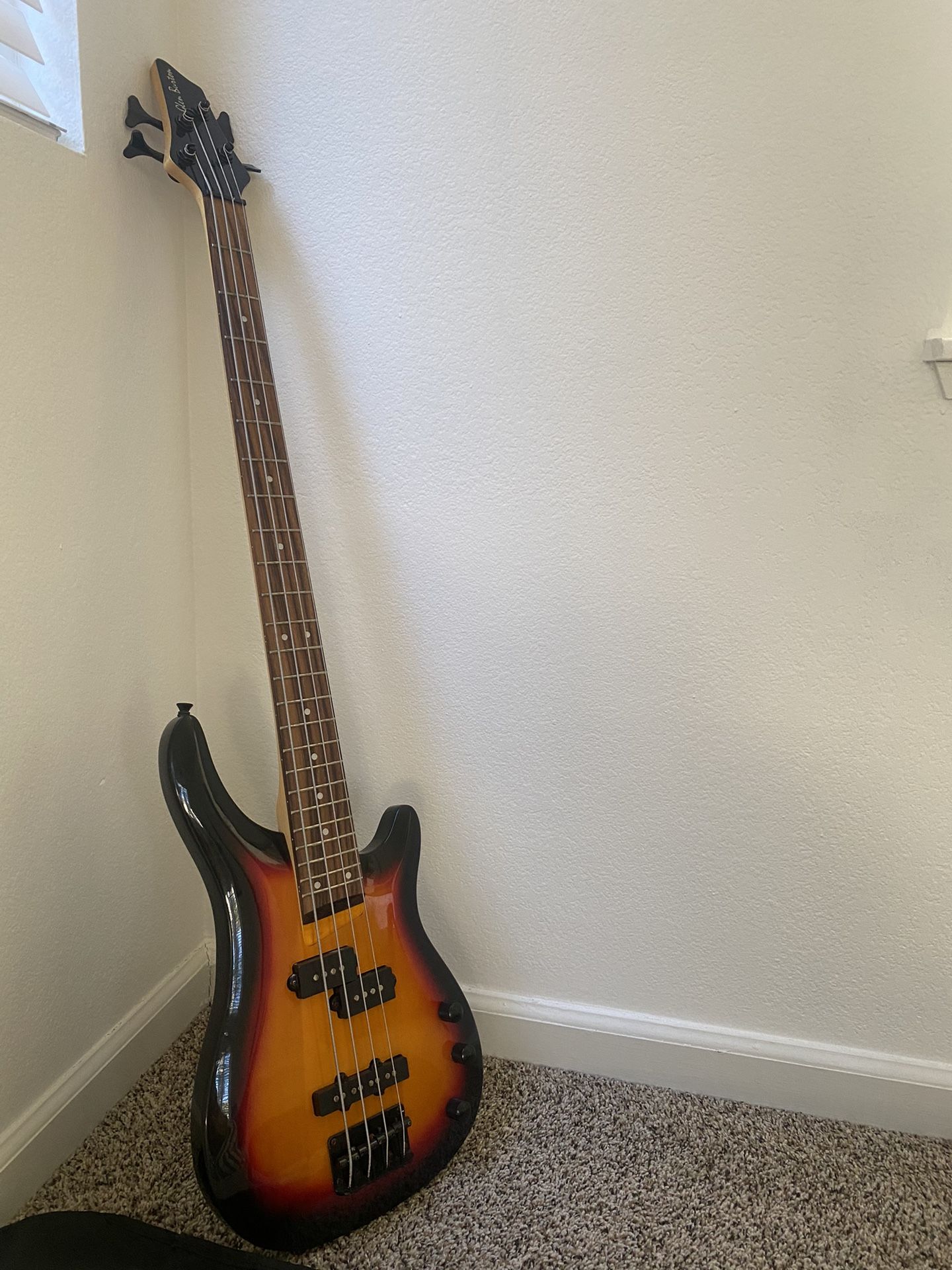 Electric bass guitar 4 string