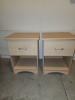 Dresser with matching Nightstands with Drawers