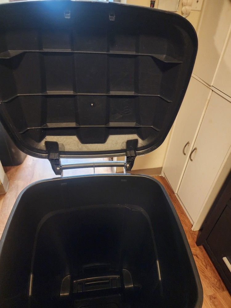 Bote De Basura O Guardar Cosas 32 Gallones