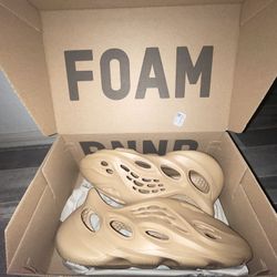 Foam Runner Yeezy Size 10M