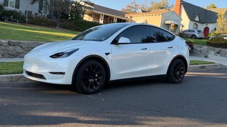 2023 Tesla Model Y Long Range AWD – White on White – 37K Miles – 1 Owner