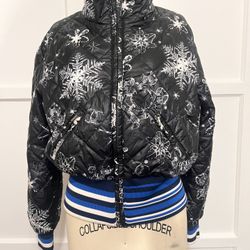 CHANEL puffer Light Weight Jacket Size 36 for Sale in Los Angeles