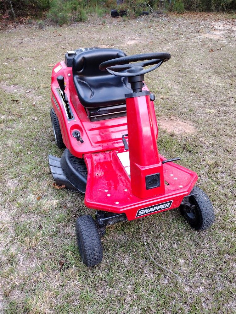 SNAPPER RIDING MOWER 