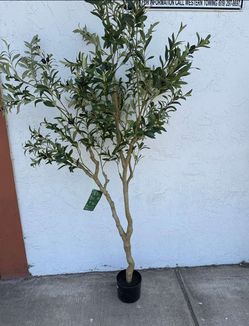Artificial olive tree