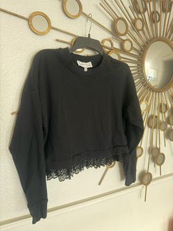 Ladies crewneck knit shirt lace on bottom cropped black