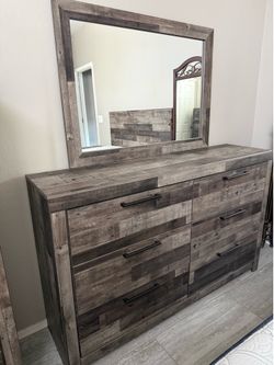 Queen Bedroom Set – Complete Matching Set plus extra – Great Condition