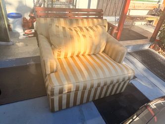Free love seat