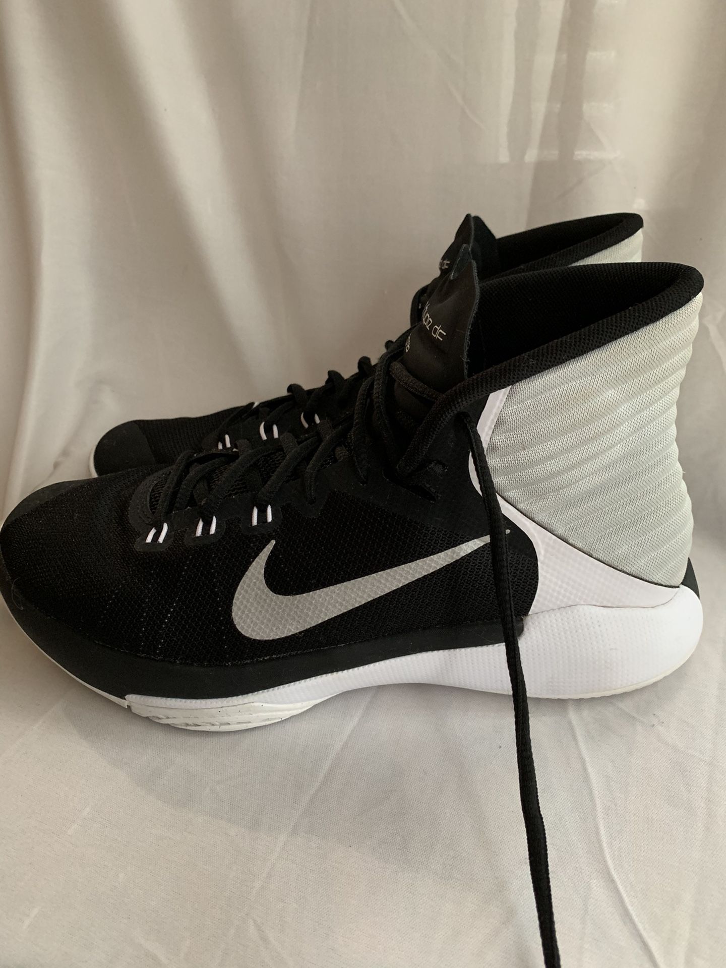 Women’s Nike Prime Hype DF 2016 Basketball Shoes Size 11M