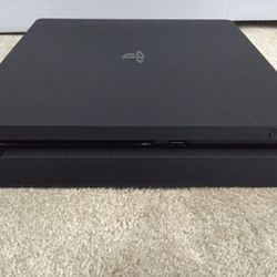 PS4 - 2 Wireless Controllers - Wired Headset