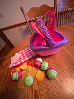 Leap Frog Picnic Basket
