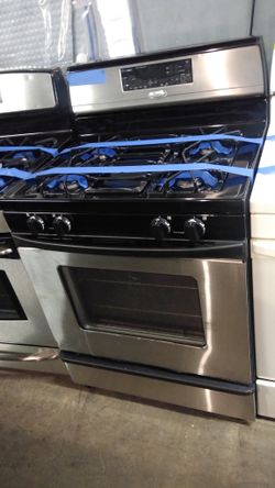 Whirlpool gas stove working perfectly with 4 months warranty