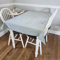 Wood Dining Table With 3 Chairs And 2 Modern Table Cloths 
