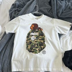 bape tee medium never worn.