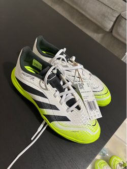 Soccer shoes size 3 1/2