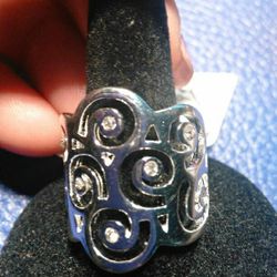 925.Sterling Silver Simulated diamonds Ring, size 7.5😍