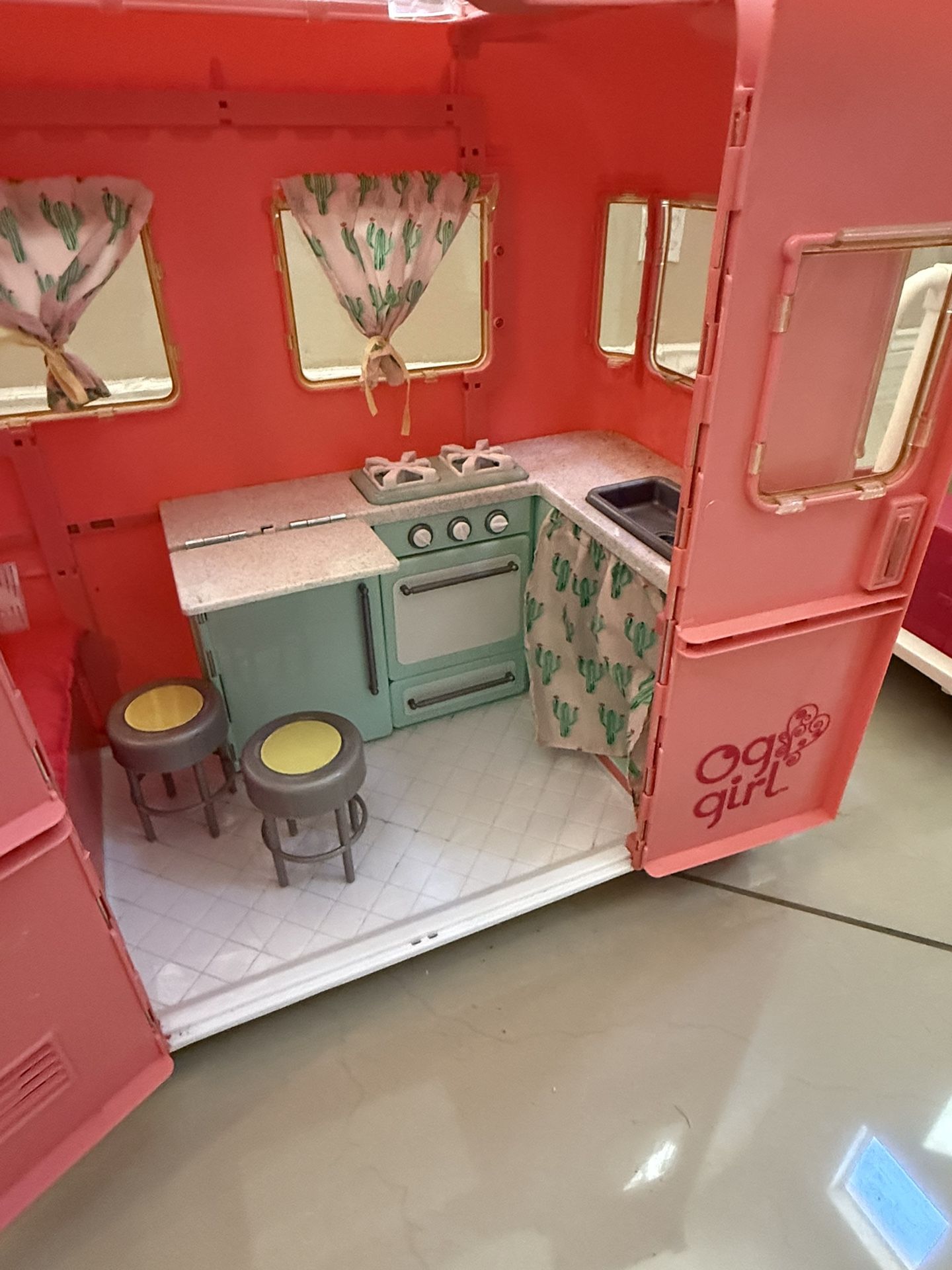 Our Generation dolls RV Camper and Jeep