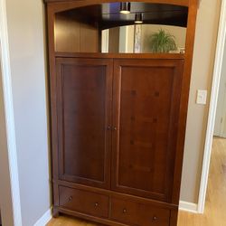 Beautiful Oak Grain Cabinet