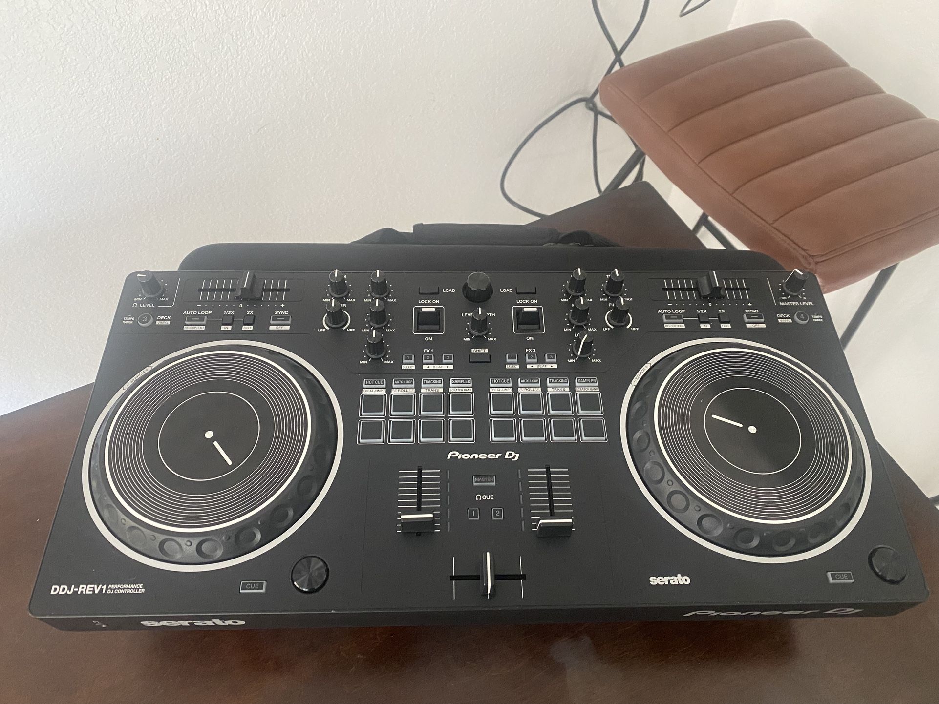 Pioneer DJ DDJ-REV1 2-deck Serato DJ Controller