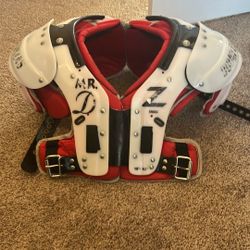 Douglas shoulder pads Small 18”-19”