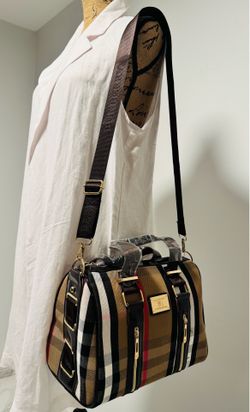 Stylish Medium Crossbody Bag – Classic Plaid Design – New