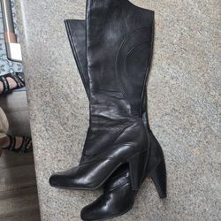 Leather Boots LIKE NEW SIZE. 8