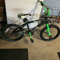 Kent Surge 20” BMX bike in very good condition hand brake and foot brake excellent tires
