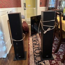 Speaker Set, 2 ONKYO SKF 4800, 3 Infinity Front Facing Speaker 2 Small One Large.