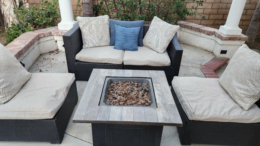 Outdoor Patio Lounge Set With Fire Pit