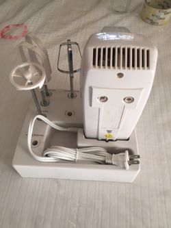 WARING MIXER 6 speed power withDrink mixer nonstick beaters and one standard better as pictured