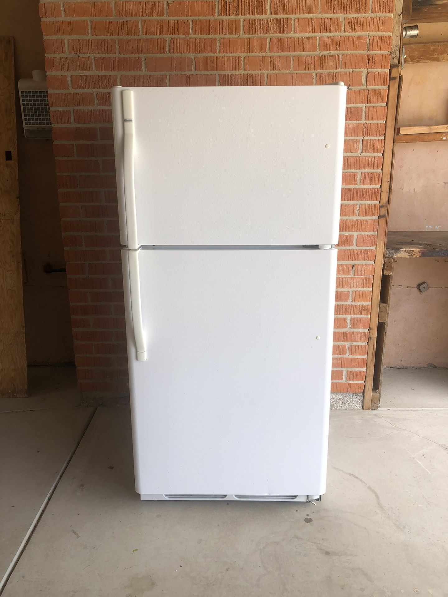 Compact, Upright Kenmore Refrigerator/Freezer - Works Great!