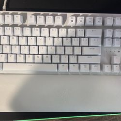 Razer BlackWidow V4 Pro white