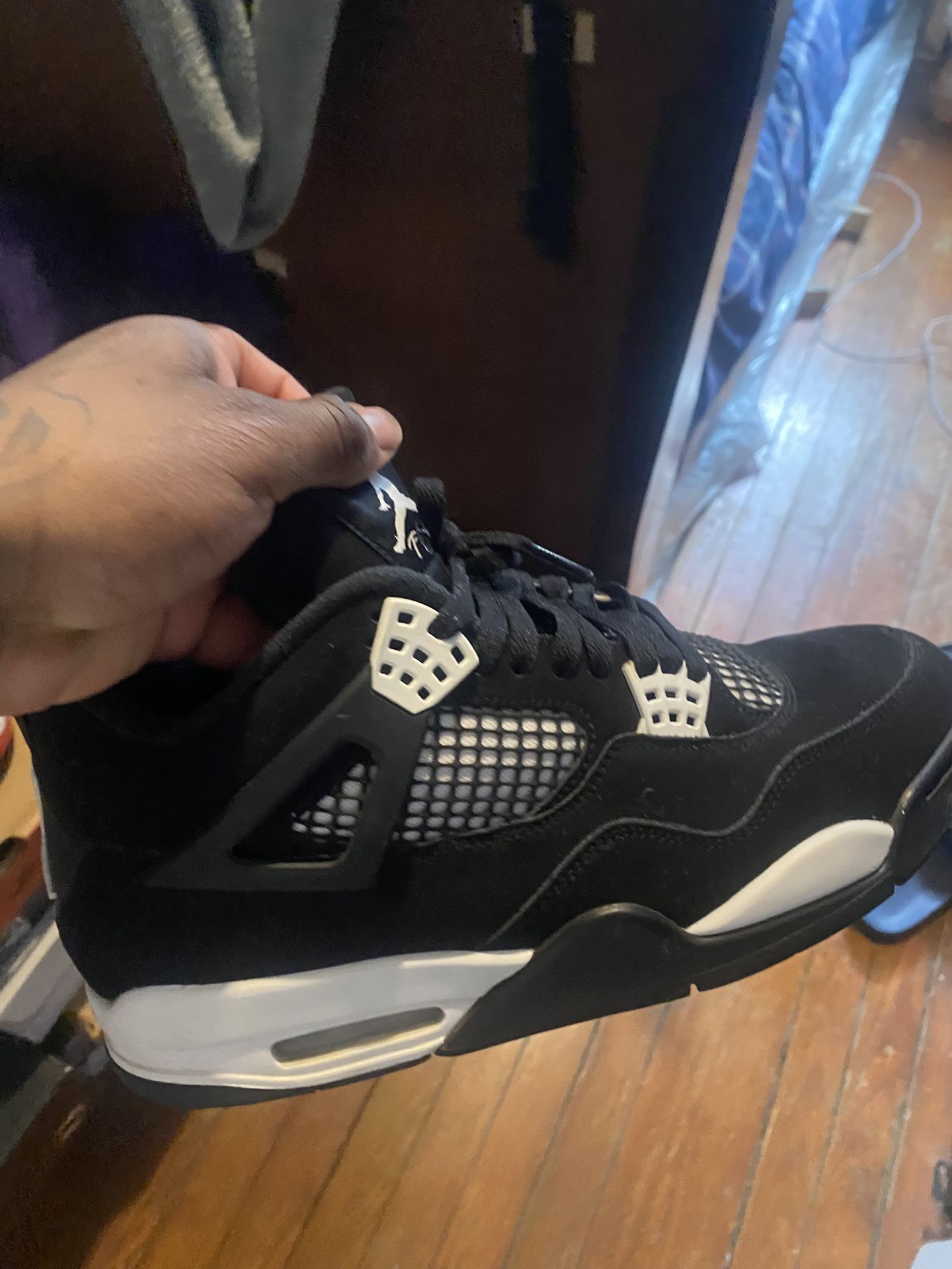 Jordan 4 White Thunder