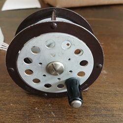 PFLUEGER TRUMP 576 Fly FISHING REEL   Good Clicker 