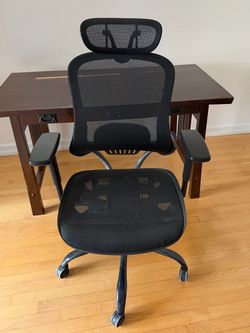 Black Mesh Ergonomic Office Chair with Headrest