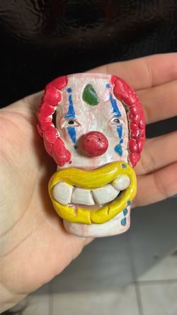 Clown clay holder