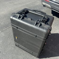 Pelican 1630 Rolling Hard Case – Black