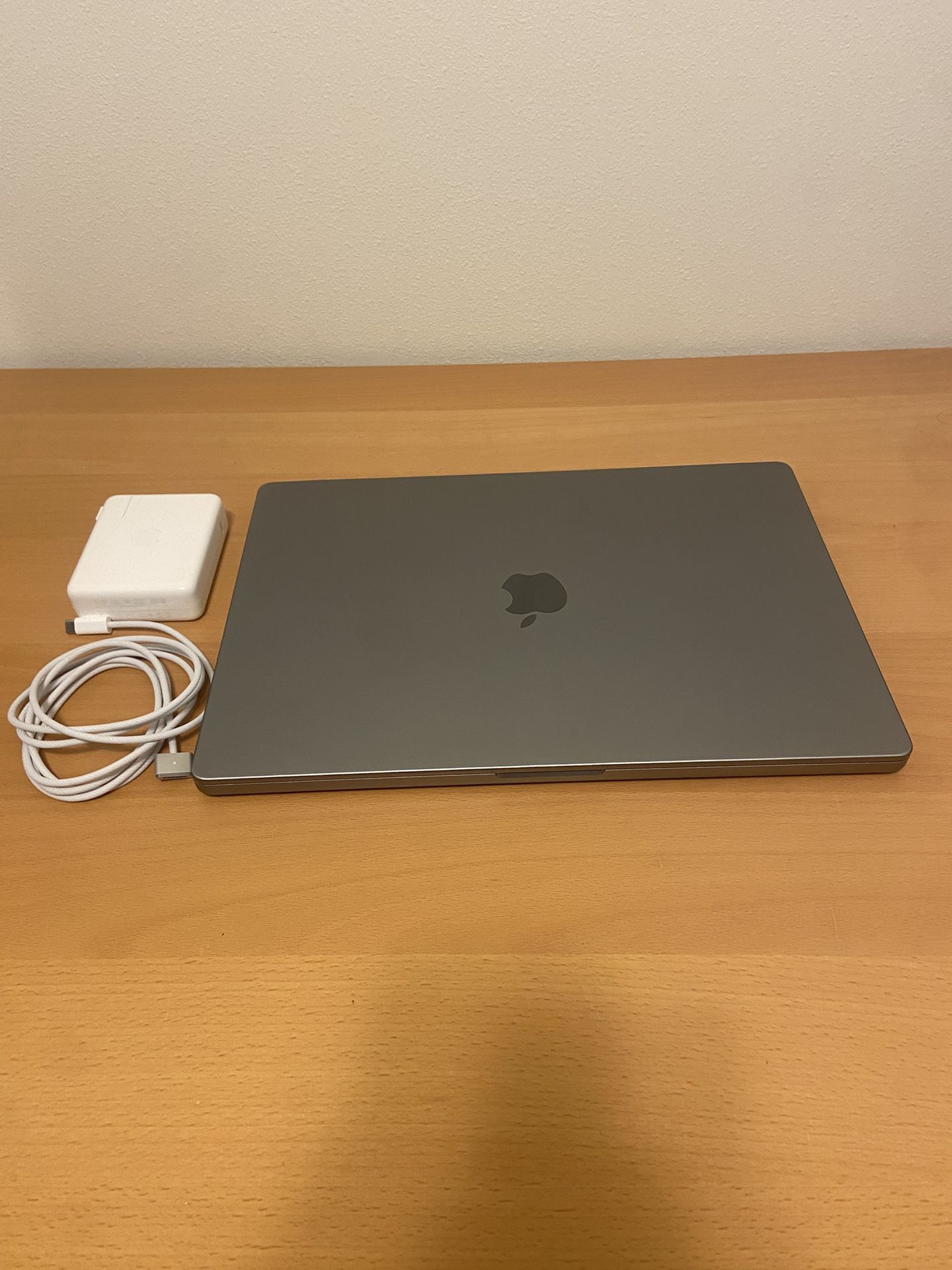 MacBook Pro 16” M1 2021 (16GB Memory, 512GB SSD)
