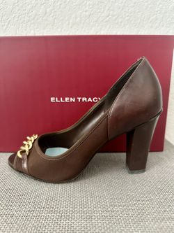 Ellen Tracy Women’s Heels With Gold Chain Accent, 6.5