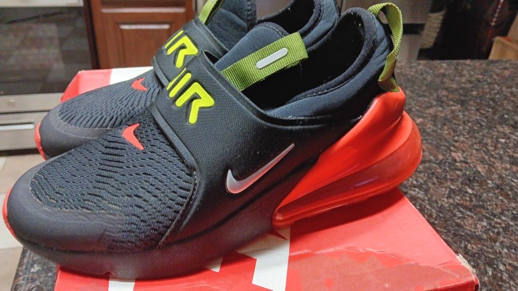 Nike Air Maxes 270 Extreme GS