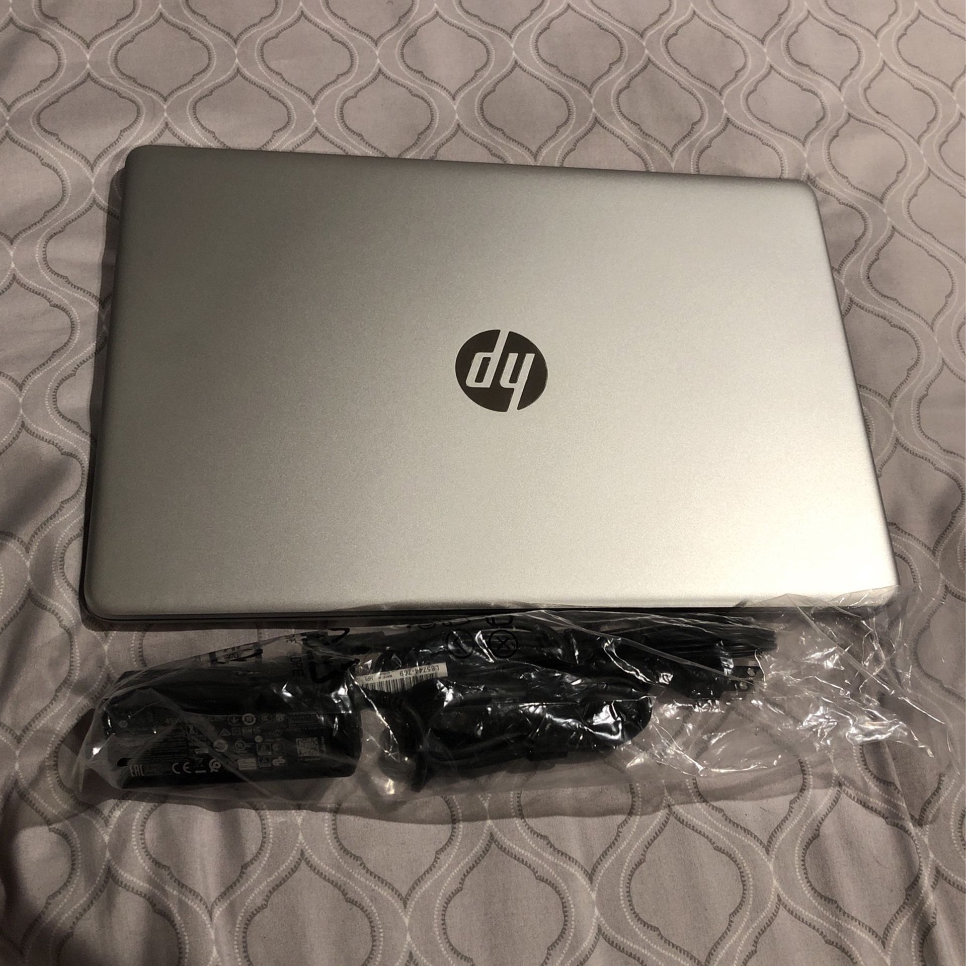 HP laptop 15-dy1048nr