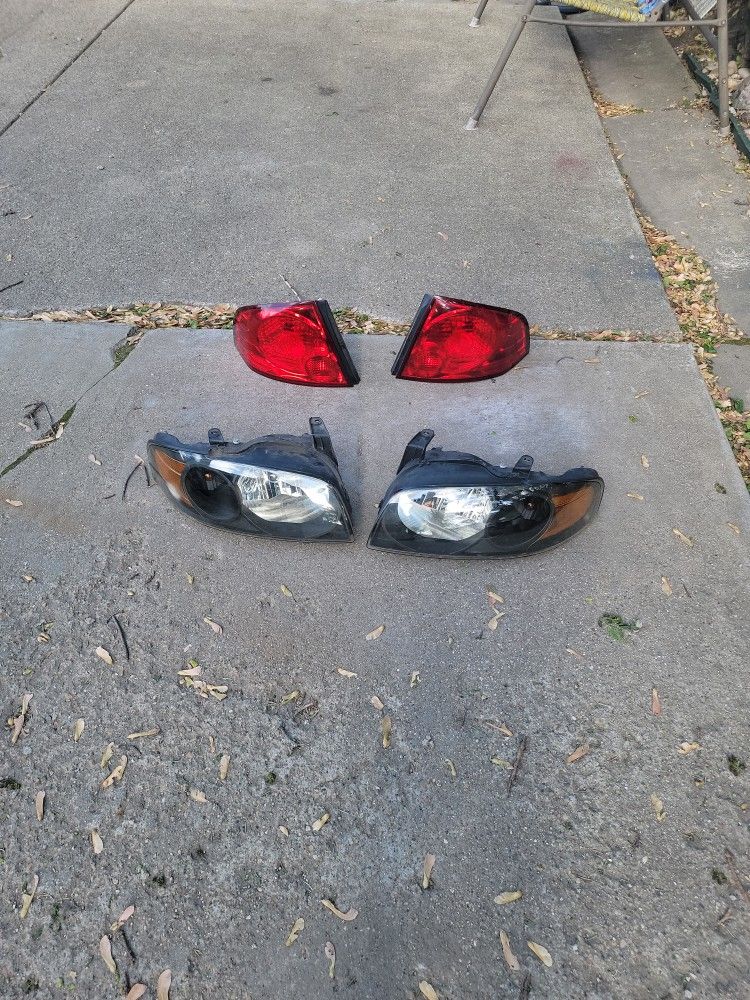 Taíl Lights And Headlights