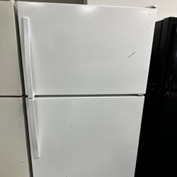 Whirlpool 33 Wide White Top And Bottom Refrigerator 