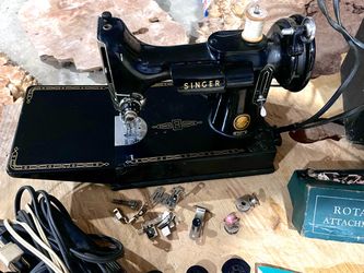 Vintage Singer Featherweight 221K Sewing Machine – Excellent Condition – Original Case & Accessories